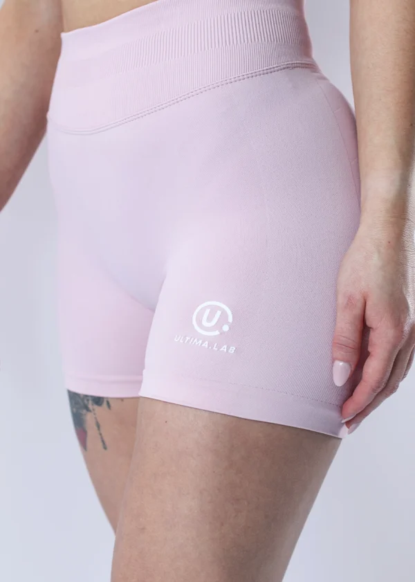 Dámske športové šortky ULTIMA.LAB v ružovej farbe – elastické krátke nohavice na cvičenie, jogu a fitness, pohodlný materiál, moderný dizajn.