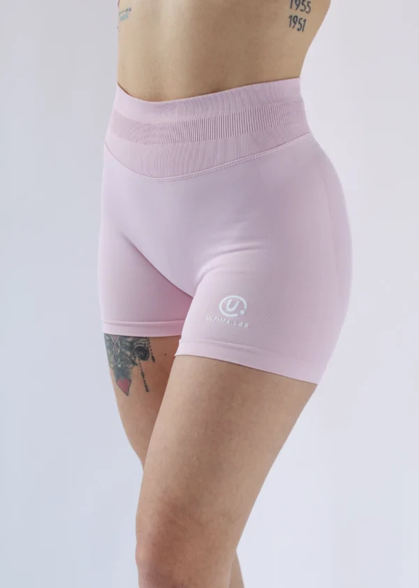 Dámske športové šortky ULTIMA.LAB v ružovej farbe – elastické krátke nohavice na cvičenie, jogu a fitness, pohodlný materiál, moderný dizajn.
