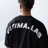 ULTIMA.LAB Oversize T-Shirt Black - zadný detail loga Pánske čierne oversize tričko ULTIMA.LAB - zadný detail loga